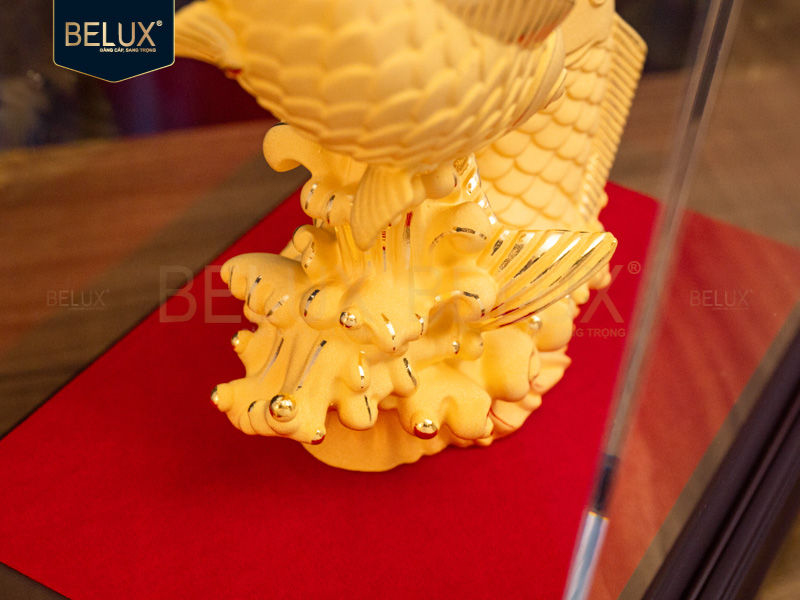 Tượng Song Ngư dát vàng cát&nbsp;15x8.3x18.5cm